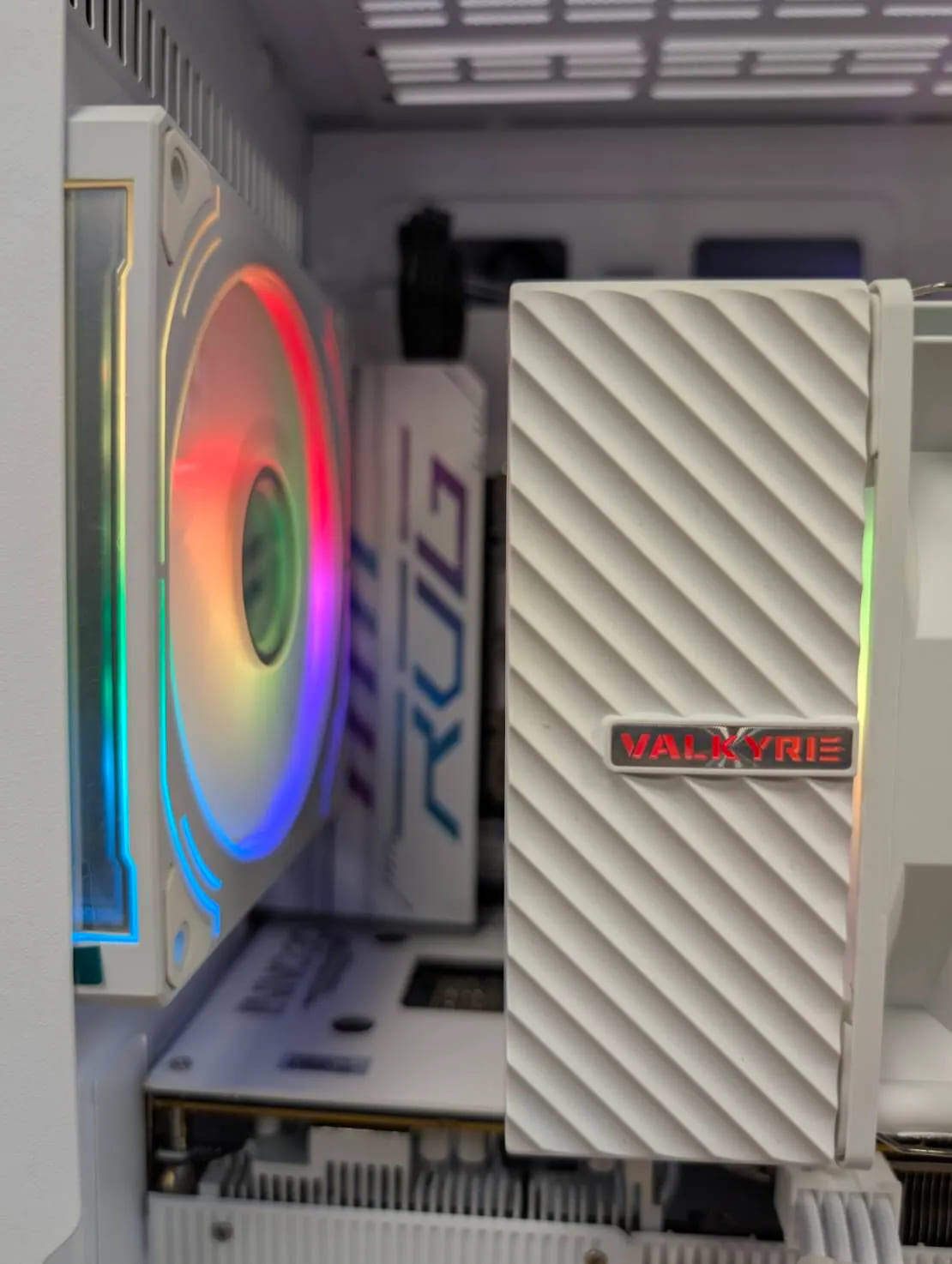 🌊網紅曲面白色爛爛機🌊 | RTX5060 | Intel i5-12400F |(D+1+10+Y) 2025推薦便宜電腦主機❤️每日限量一台❤️, , large