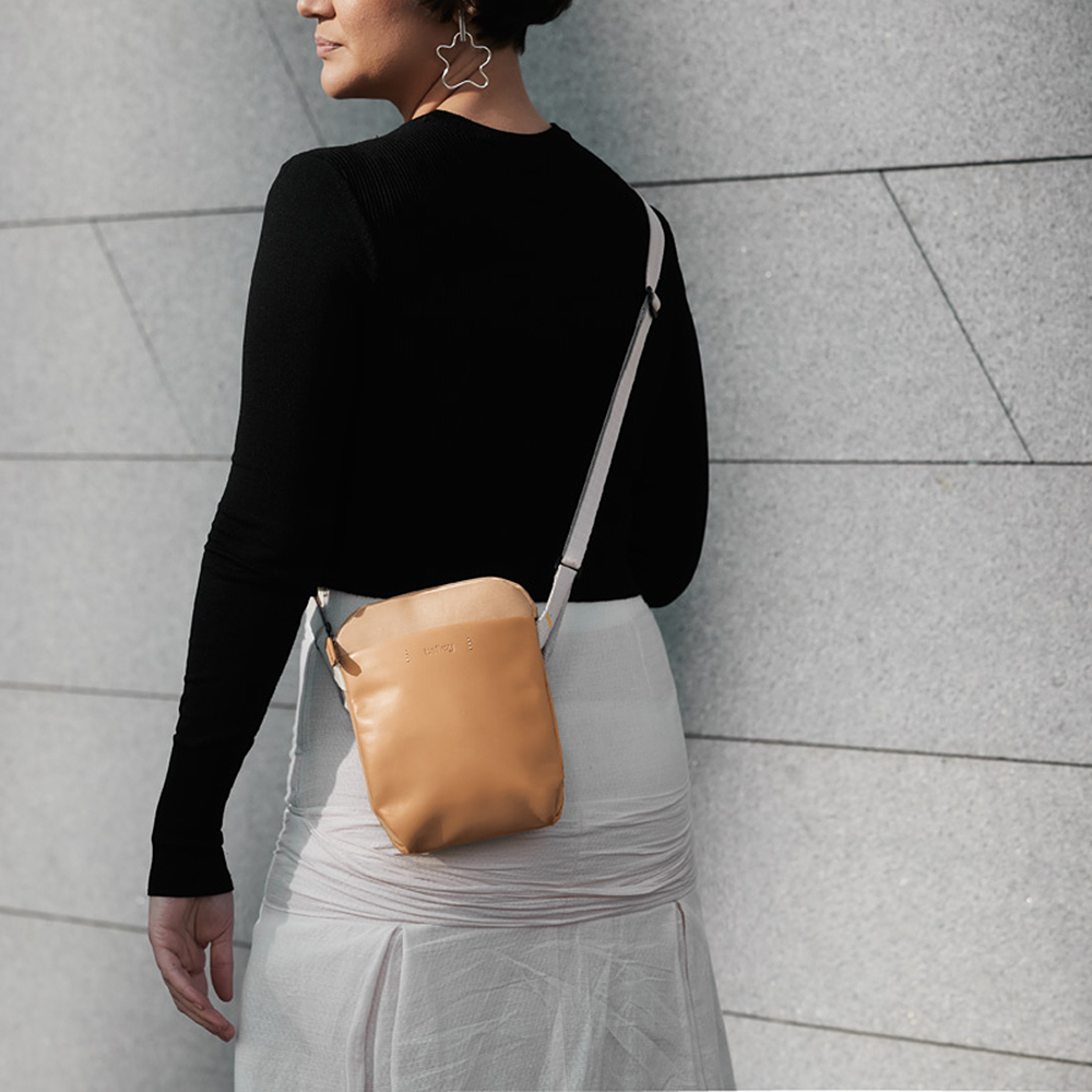 |快速出貨|Bellroy 城市斜背包 Premium 皮革材質 側背包 小包 收納隔層-淺卡其, , large