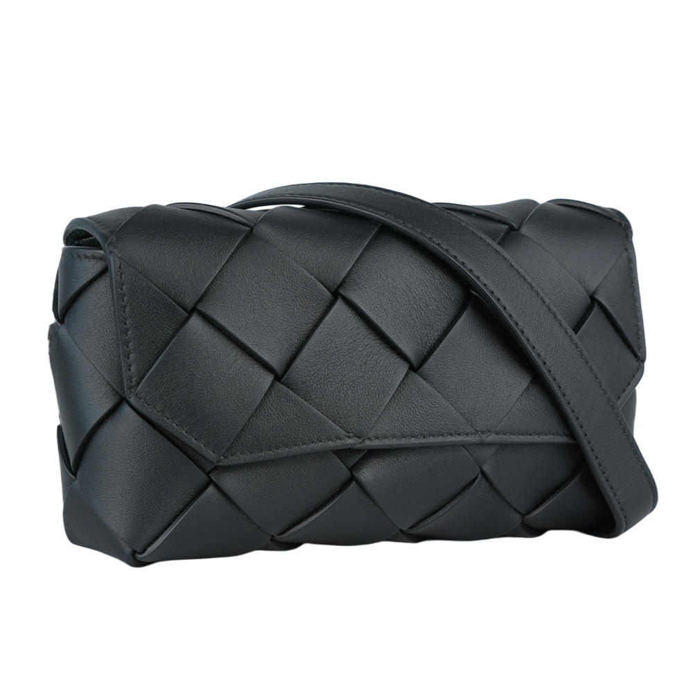 BOTTEGA VENETA Diago 平滑小牛皮編織翻蓋胸口包/腰包/黑色, , large