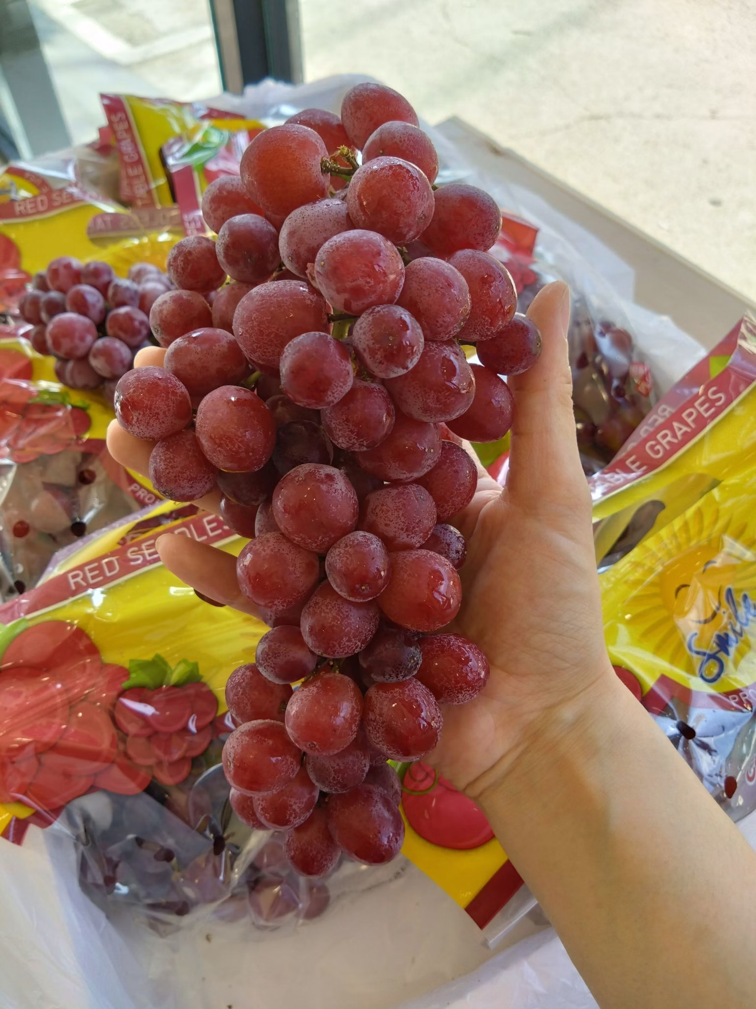 Candy Red Seedless Grapes, , large