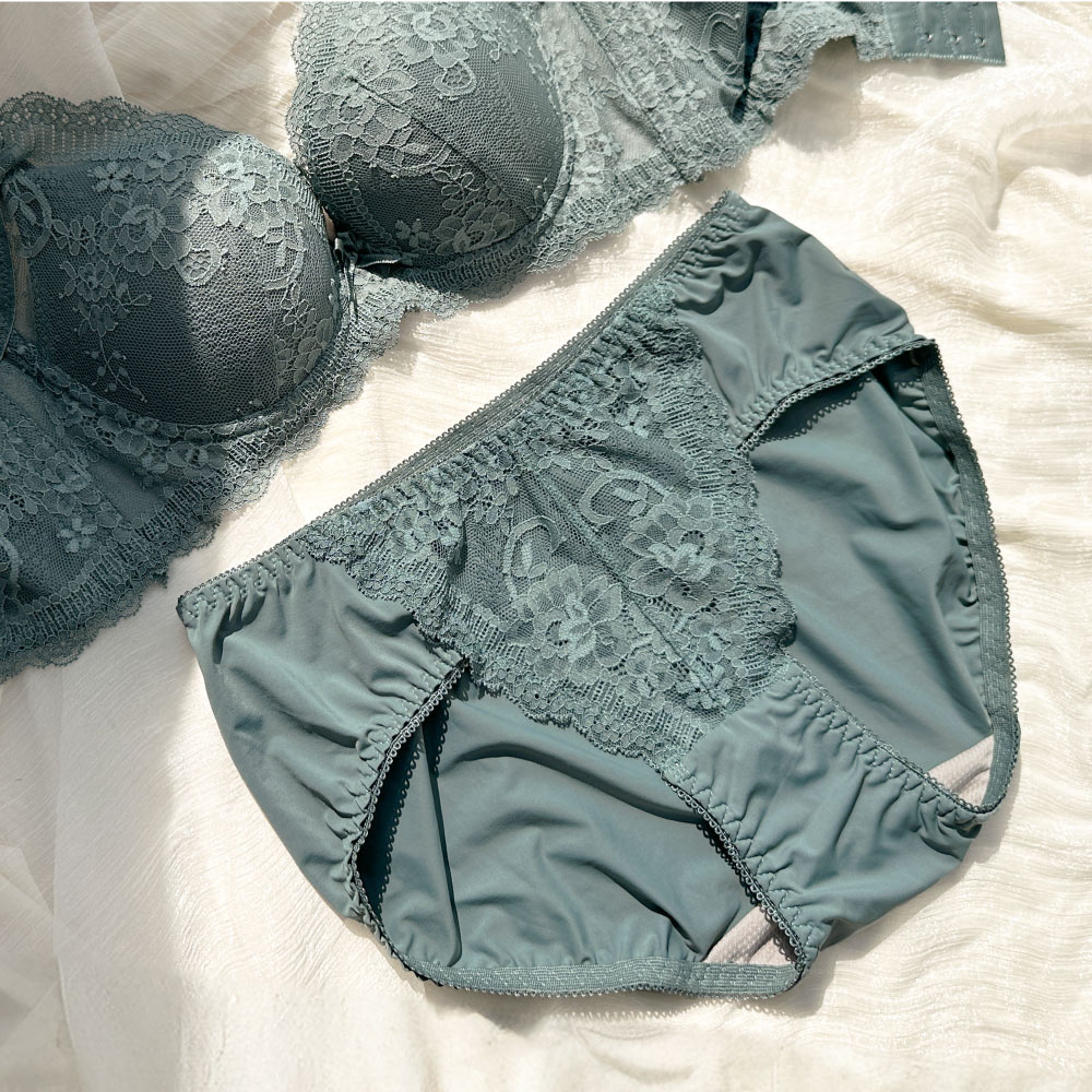 【Clany可蘭霓】澎然心動 石墨烯抑菌透氣蕾絲 M-XL 中腰內褲 森林綠 3063-83, , large