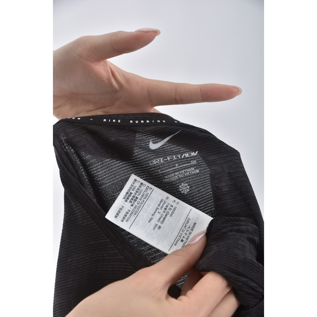 (S) nike質感圓領黑色短袖上衣二手衣, , large