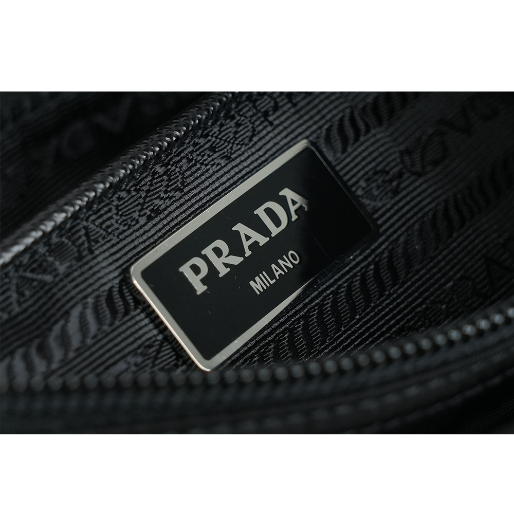 PRADA 三角牌尼龍雙釦中款斜背包/相機包/黑色, , large