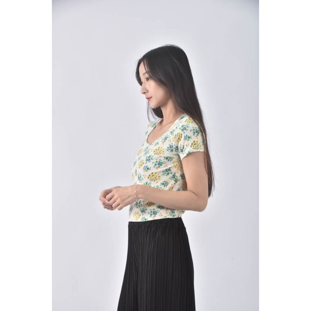 (S) uniqlo花卉白色短袖上衣二手衣, , large