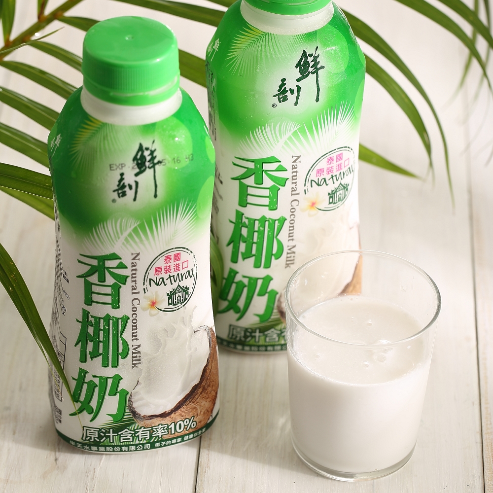 Freshly cut 100% pure coconut juice/fragrant coconut milk, , large