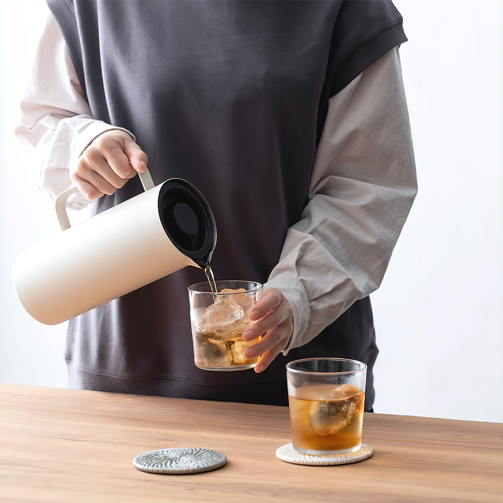 【日本孔雀Peacock】Living Pot 時尚保溫壺 不鏽鋼水壺 桌上壺 1.0L-亮紅色, , large