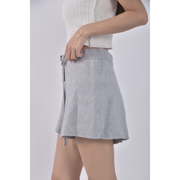 (3XL) 【里唯私服】meier q高腰坑紋鬆緊灰色短褲二手衣, , large