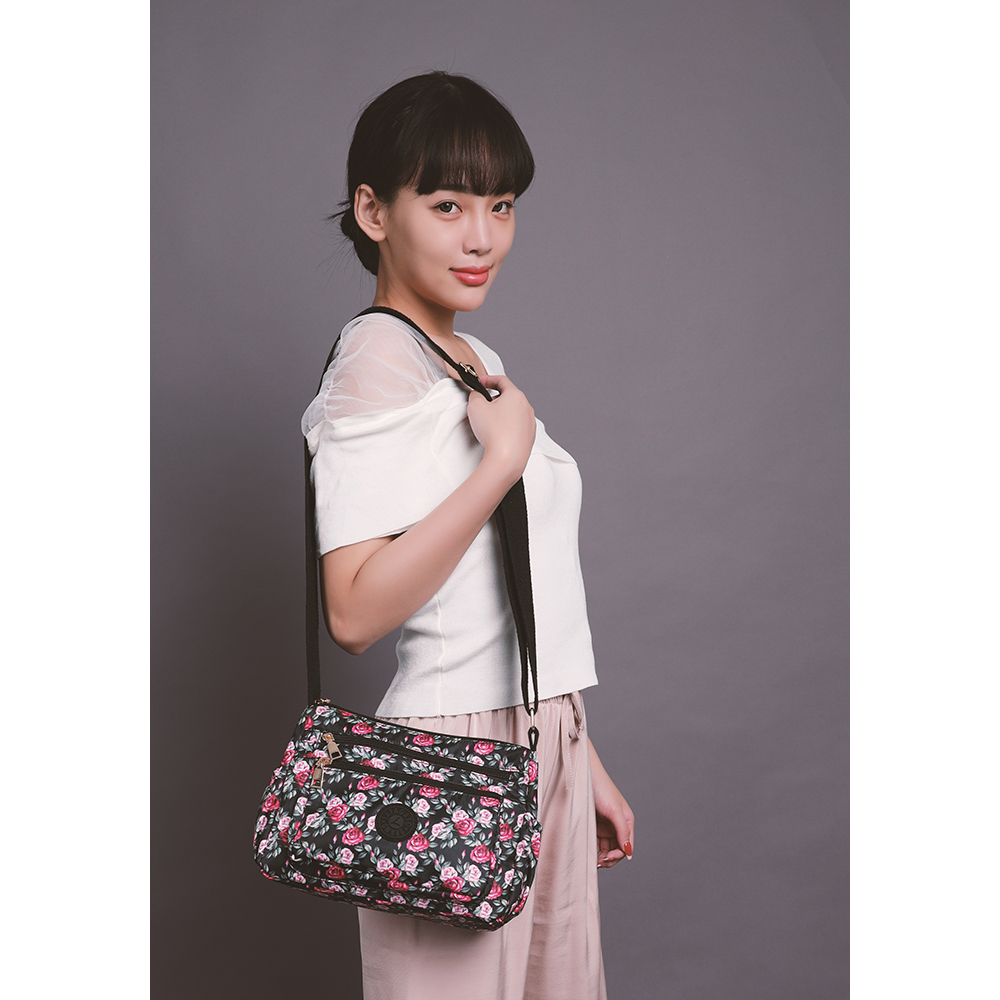 【lapagayo】典雅玫瑰尼龍側肩背包- PI-06399A-2-09黑色, , large