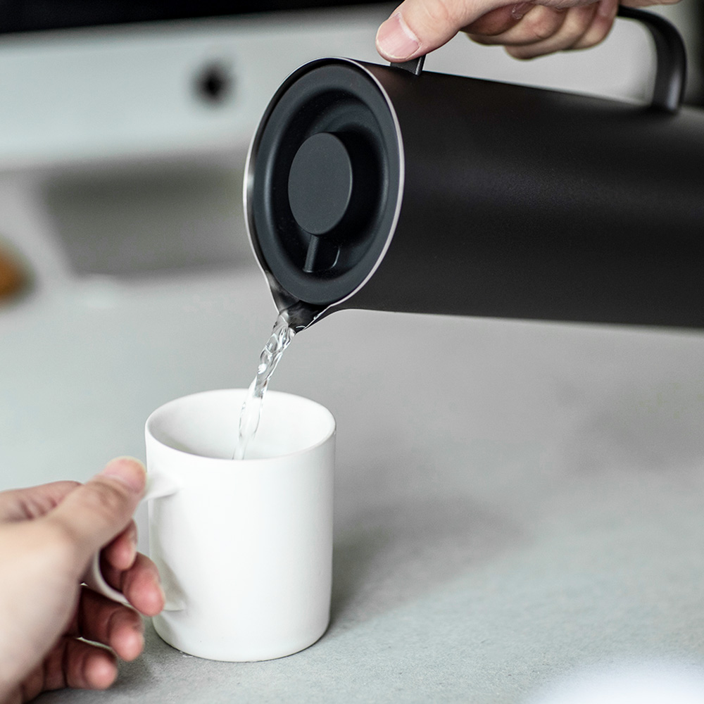 【日本孔雀Peacock】Living Pot 時尚保溫壺 不鏽鋼水壺 桌上壺 1.0L-亮紅色, , large