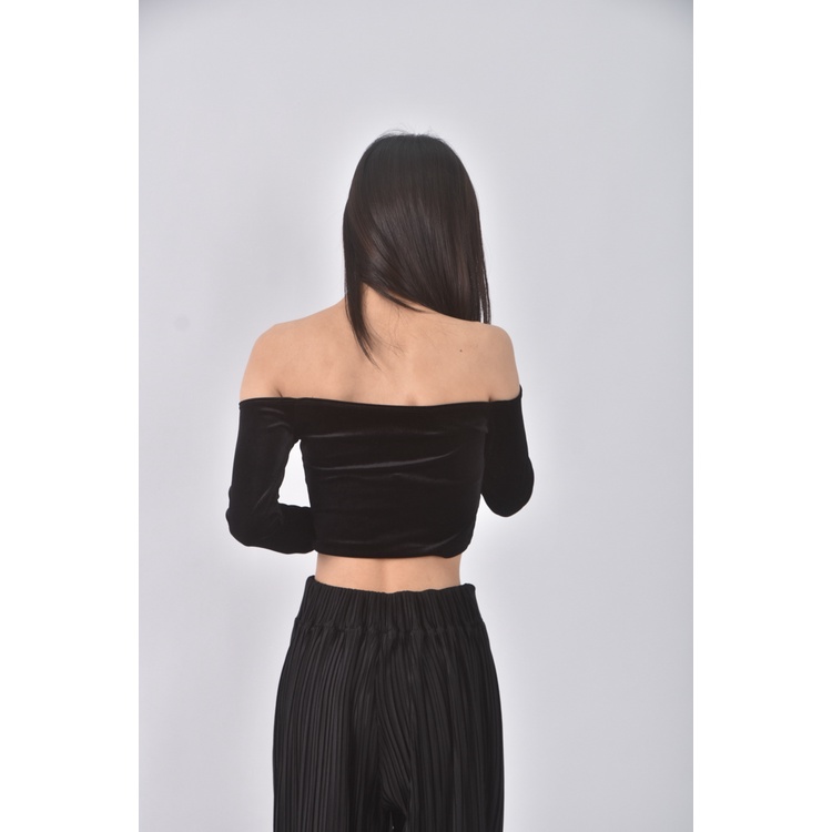 (S) 【智恩私服】qianhan質感修身短版一字領黑色長袖上衣二手衣, , large