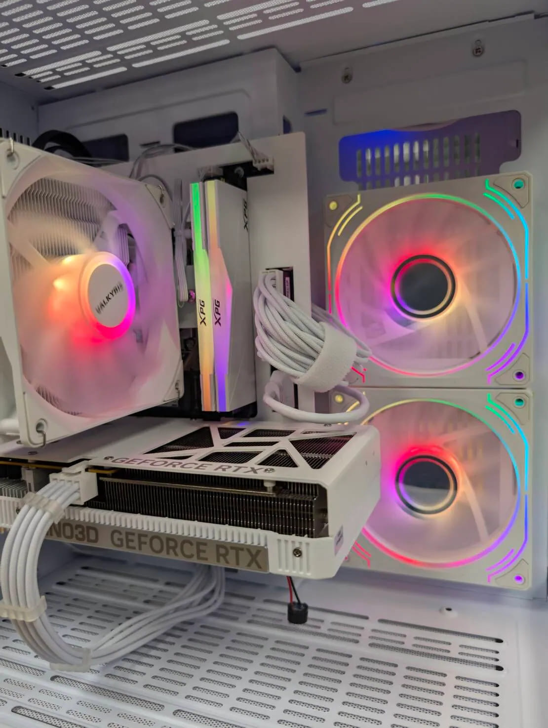 🌊網紅曲面白色爛爛機🌊 | RTX5060 | Intel i5-12400F |(B+4+10+Y) 2025推薦便宜電腦主機❤️每日限量一台❤️, , large