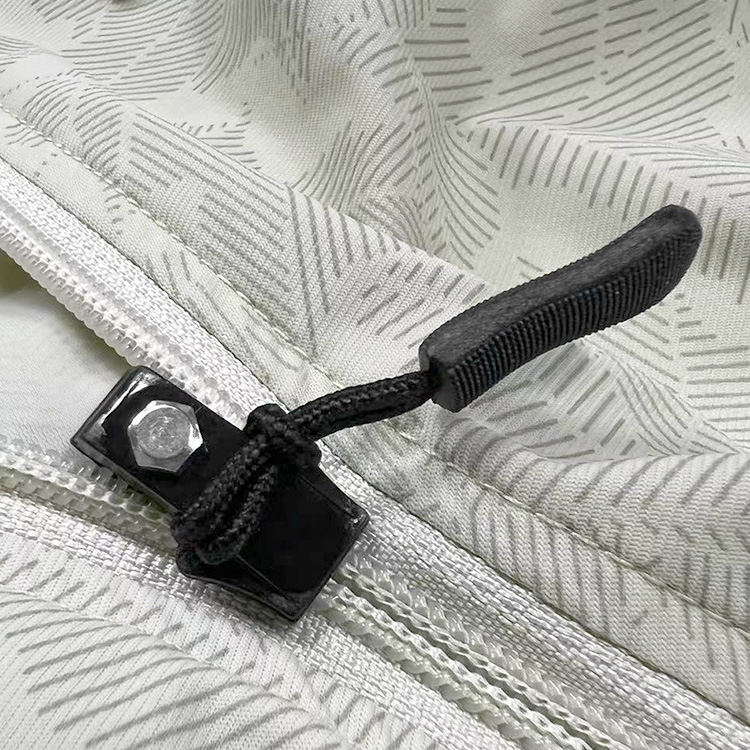 Universal zipper puller