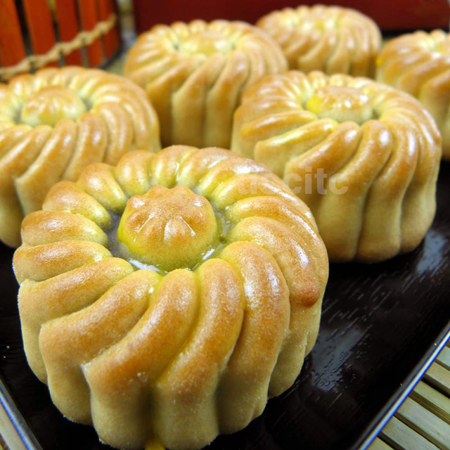 Huangjue Premium Series-Cantonese-style small mooncakes 12 pieces gift box set, , large