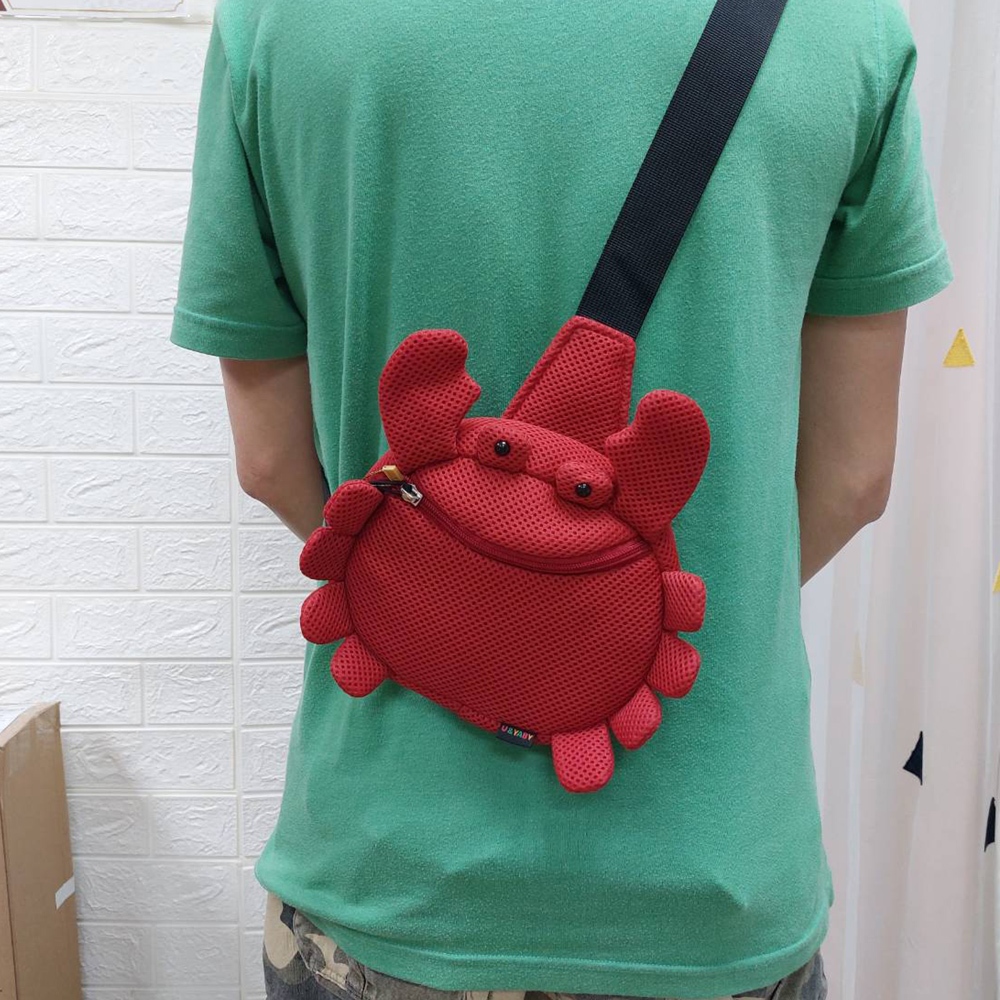 【生活好室】斜背包 手機包 側背包 小螃蟹 螃蟹斜背包 後背包 造型背包 女生背包 肩背包 交換禮物 生日禮物 禮物