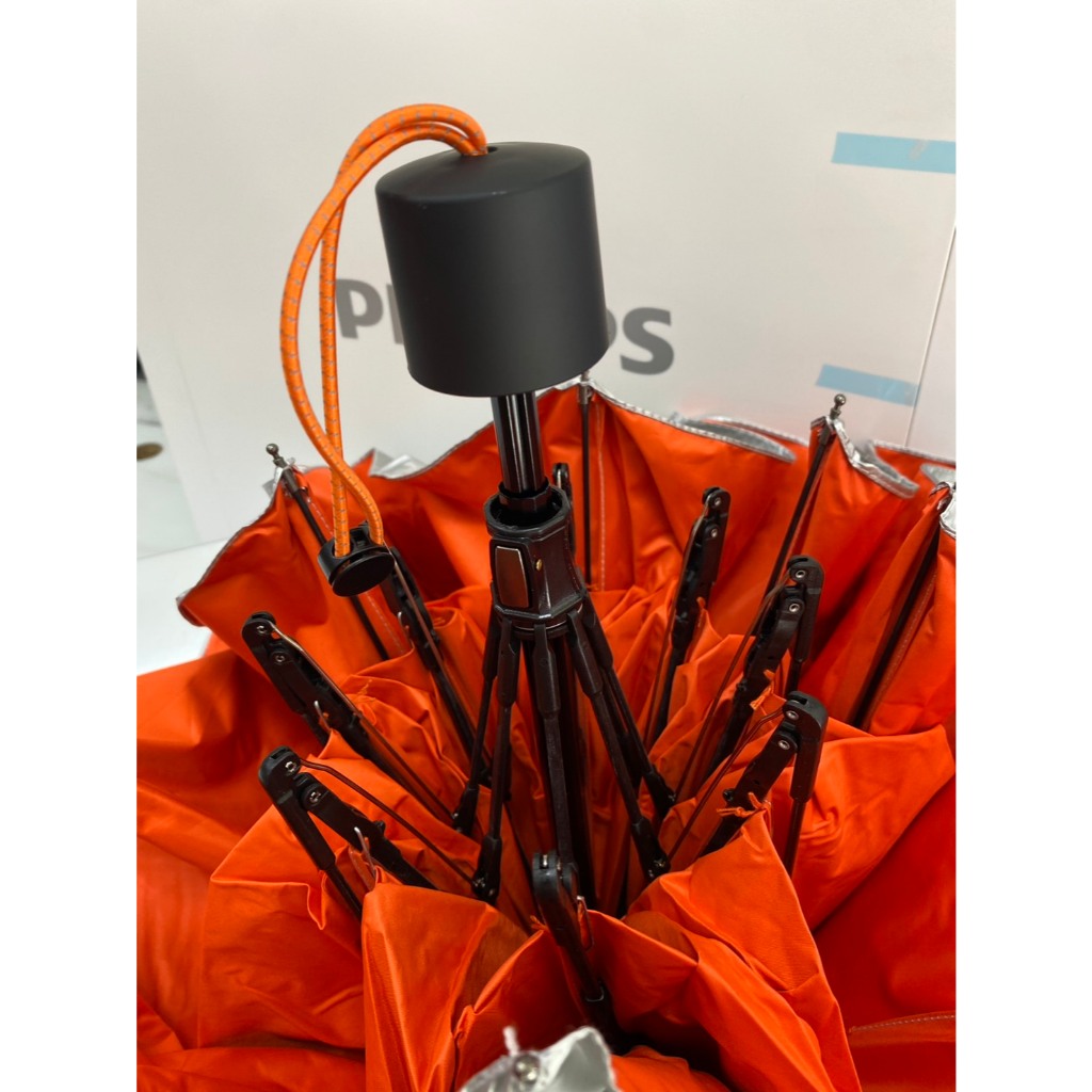 【麗水生活】NIKE 限量雨傘  遮陽傘 收納袋 兩用 乾濕分離 隔熱 防水 鈦銀灰 雨具 購物袋 包包 收納 傘, , large