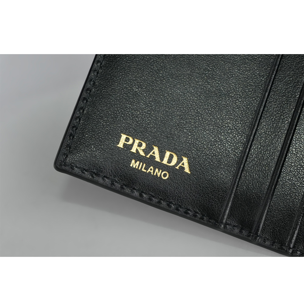 PRADA 三角牌Logo 水波紋皮革暗釦三折短夾/黑色, , large