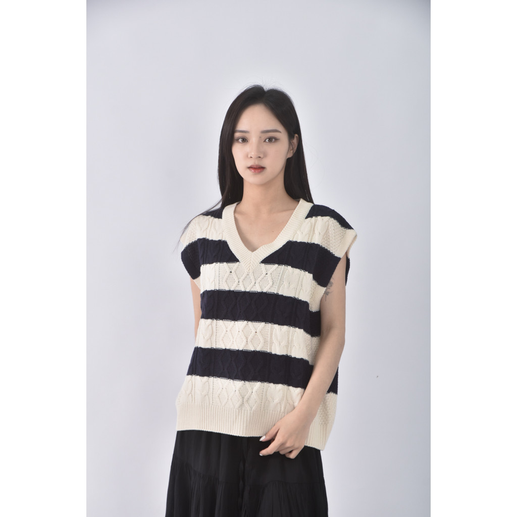 (XL) most standing無袖條紋白色毛衣二手衣