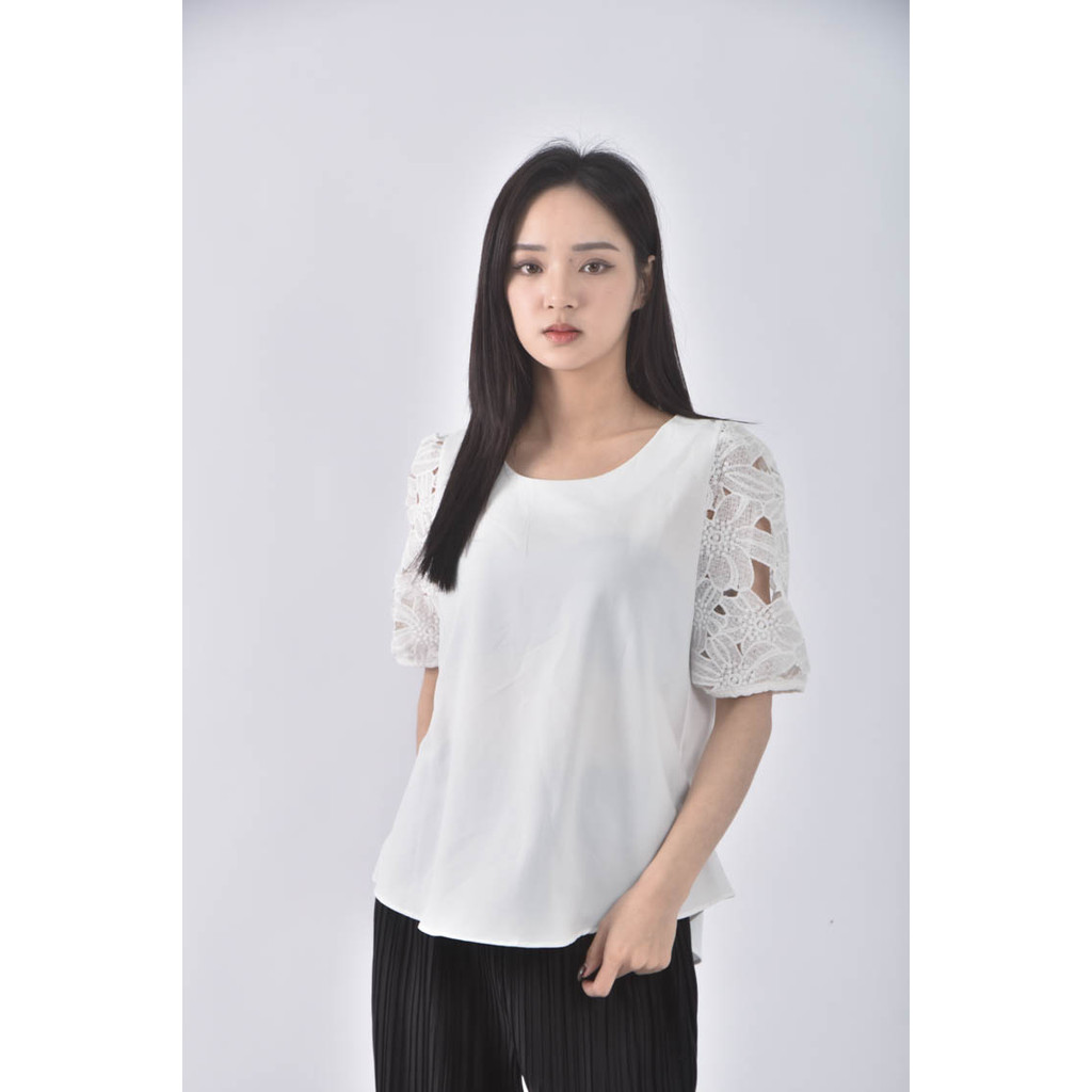 (S) bronze韓牌花卉白色短袖上衣二手衣