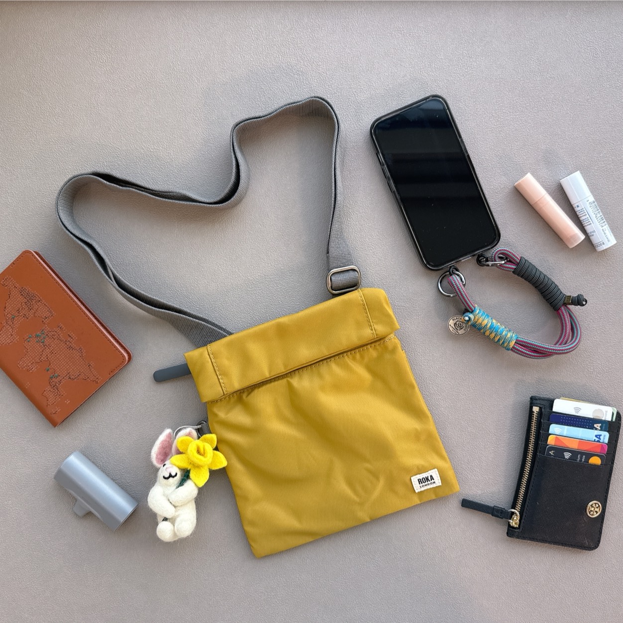 [英國 ROKA LONDON] 極簡風格 STRATFORD 捲蓋防盜隨身側背包- 粟黃, , large