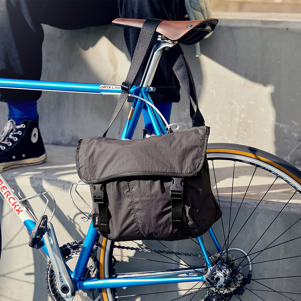 Bellroy 隨身斜背包12L 旅行包 側背包 筆電包 禮物 送禮 推薦(炭灰色)BHMB-BKR-243, , large