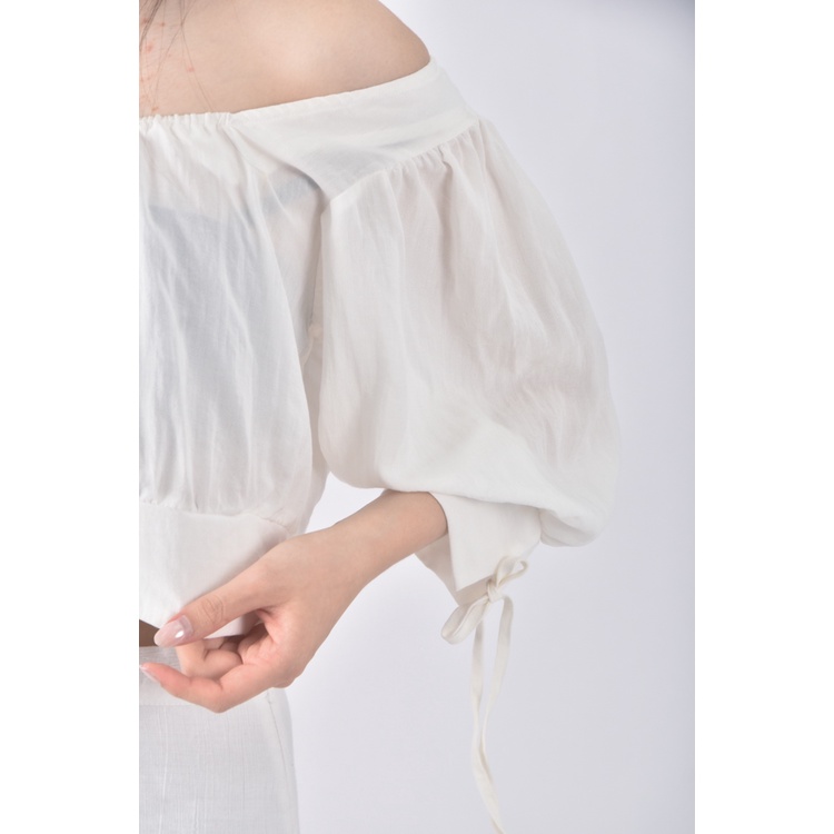 (S) pazzo質感修身短版圓領白色長袖上衣二手衣, , large