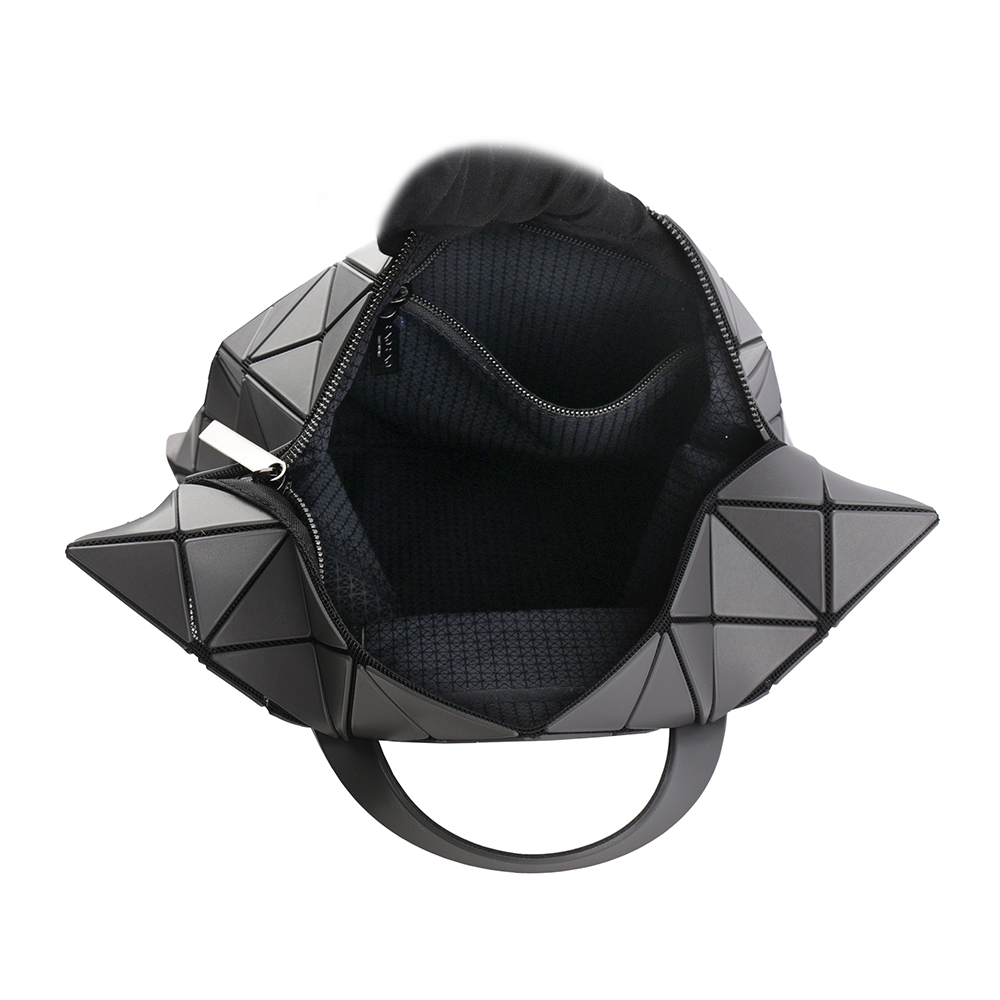 ISSEY MIYAKE BAO BAO LUCENT 啞光霧面扁形後背包/炭灰色, , large