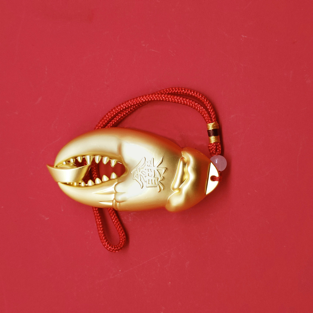 手中有錢 黃銅蟹鉗造型黃金吊飾 含編織繩 招財進寶 福氣滿盈 後照鏡 送禮 新車 吉利 吉祥 入厝禮 交換禮物, , large