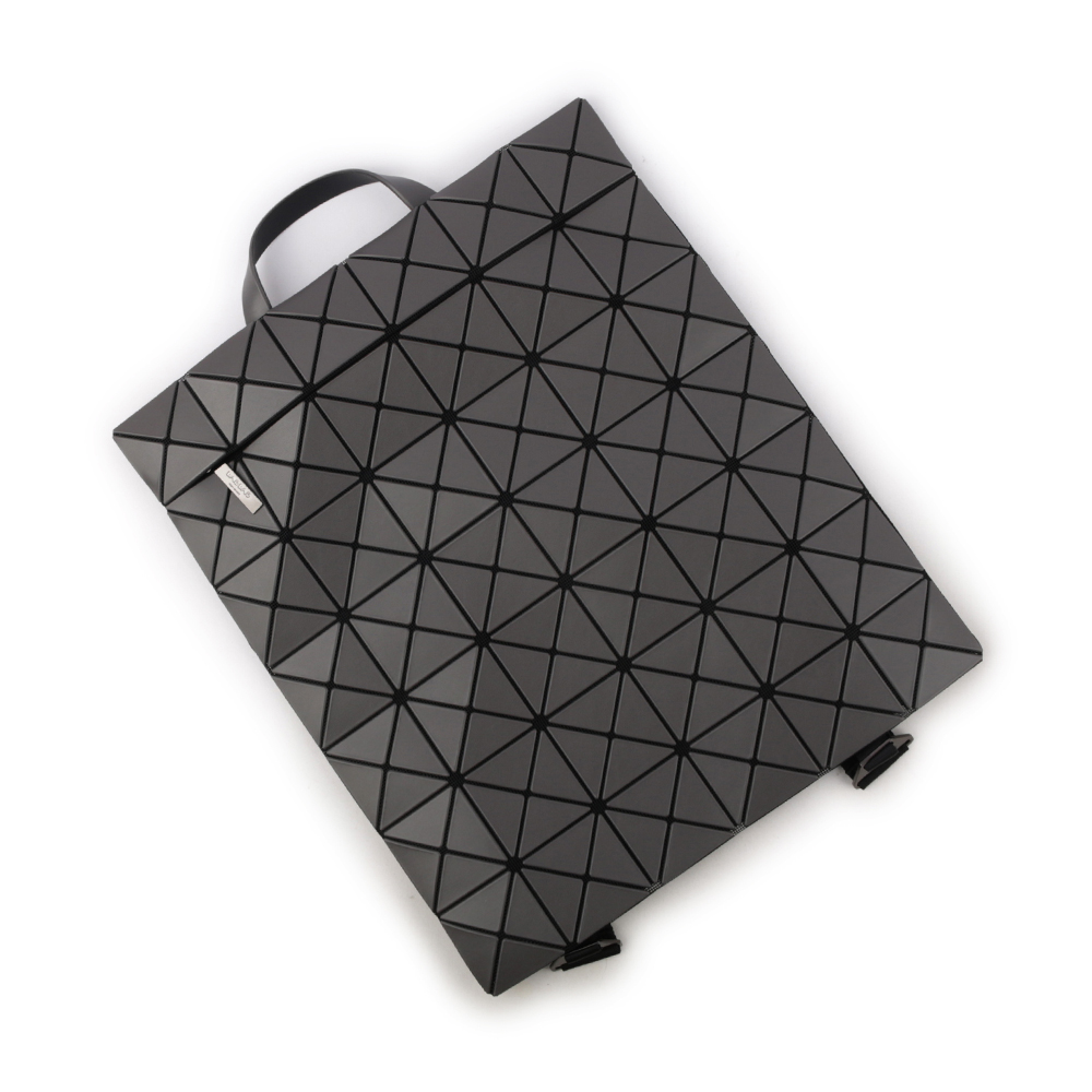 ISSEY MIYAKE BAO BAO LUCENT 啞光霧面扁形後背包/炭灰色, , large