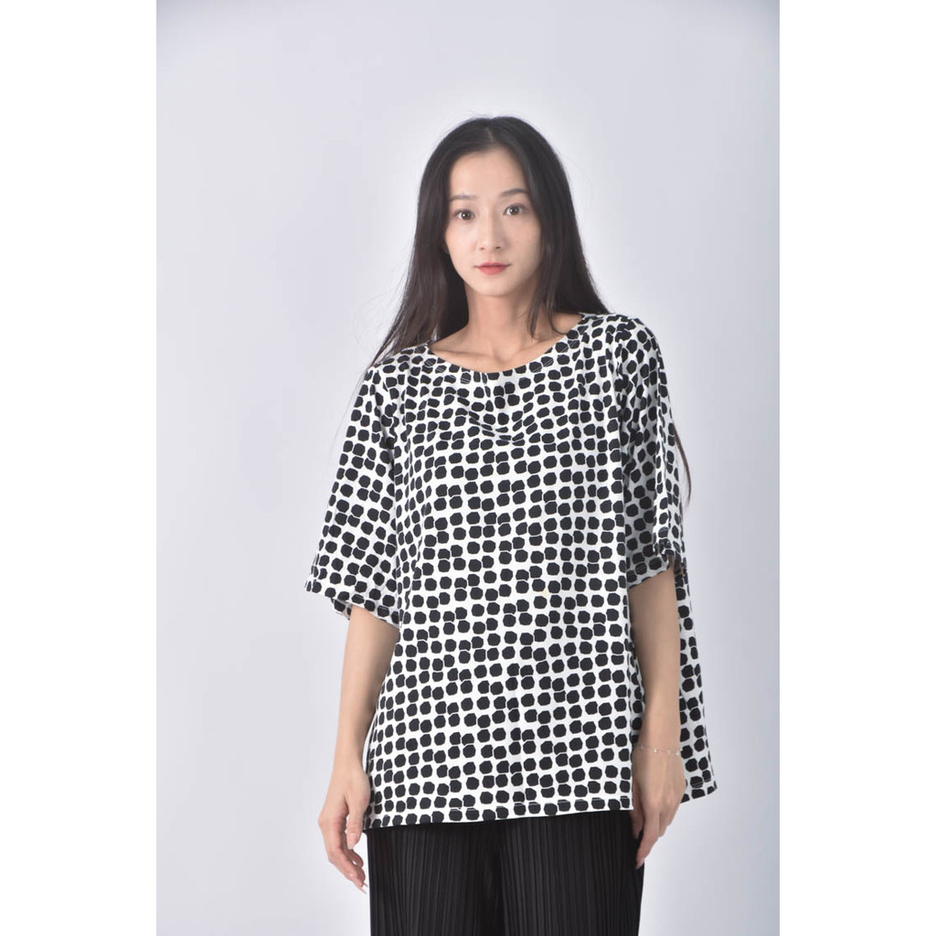 (XL) uniqlo點點白色短袖上衣二手衣, , large