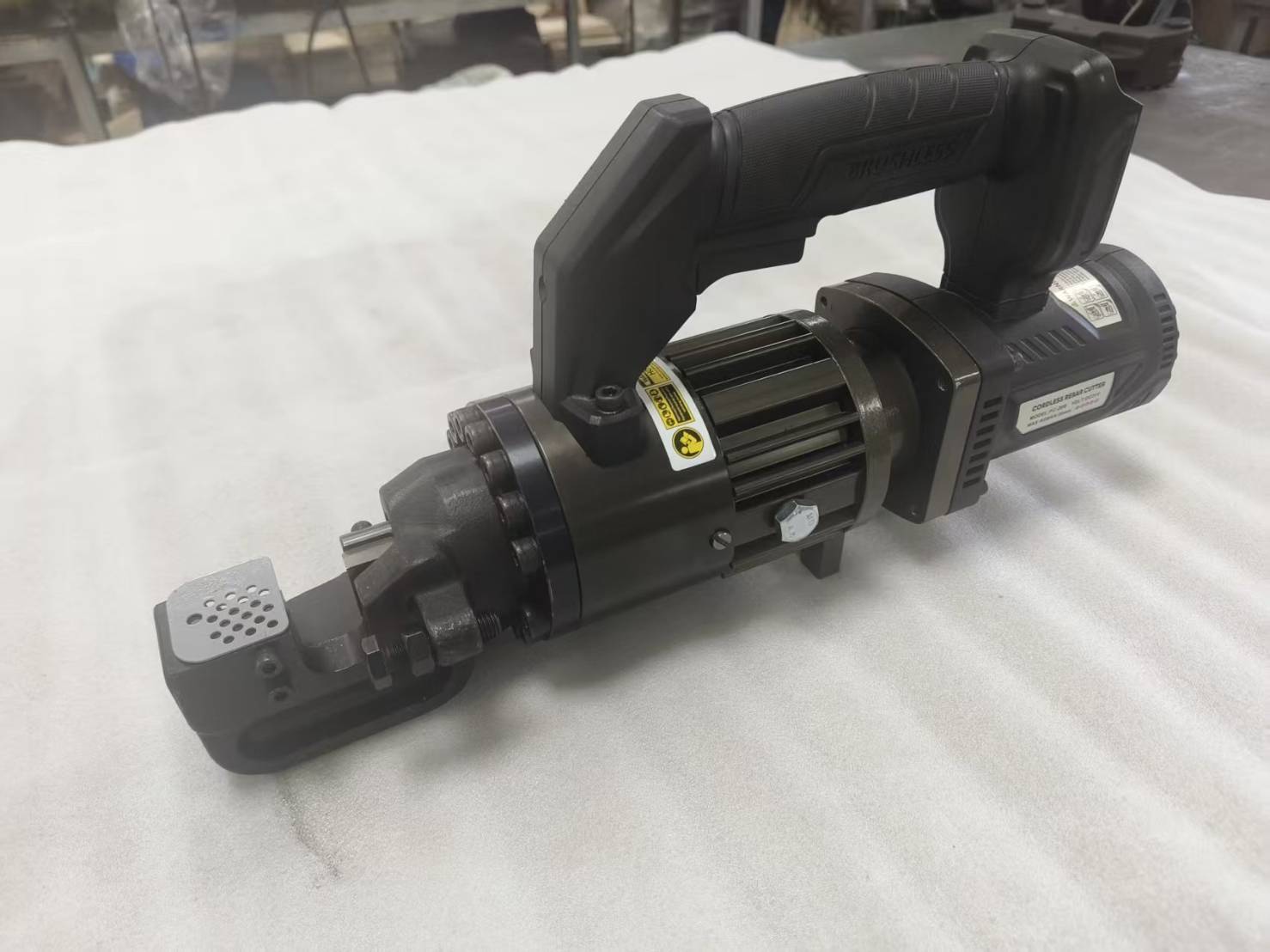 WIN五金 FKS BOST 18V無刷座式鋼筋切斷機<PC-16B+6.0電池套組>螺桿切斷 鋼筋切斷 鋼筋剪斷 金屬切斷機 圓棒切斷, , large