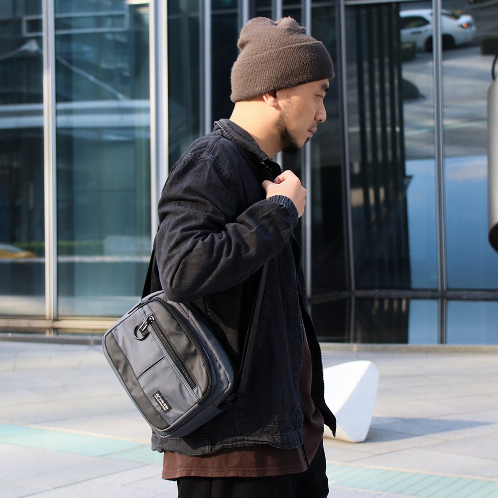 【YUNJOIN】AXIS 潮流斜背包-灰色   上班族 學生 業務 資料斜肩包 外出小包, , large