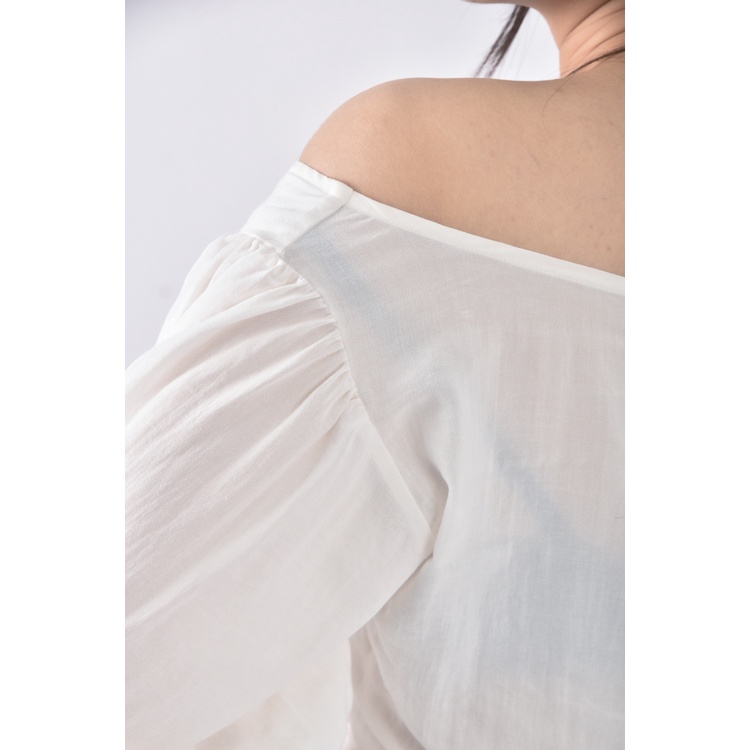 (S) pazzo質感修身短版圓領白色長袖上衣二手衣, , large