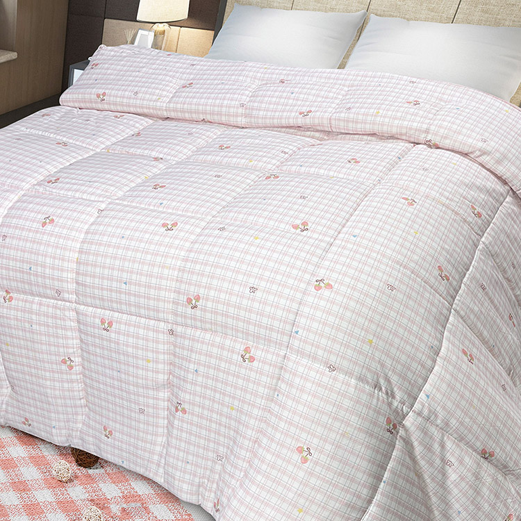 INDIAN_緹花針織雲朵棉可水洗雙人四季被-草莓慕斯