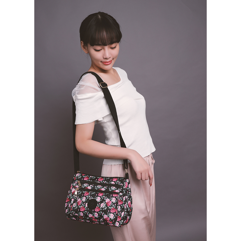 【lapagayo】典雅玫瑰尼龍側肩背包- PI-06399A-2-09黑色, , large